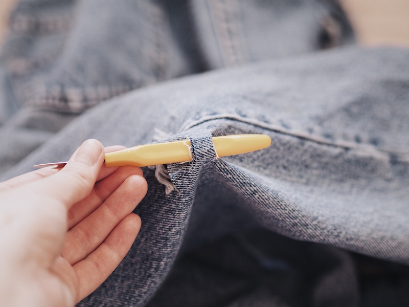 How to Make Distressed Jeans with 5 Easy Ways