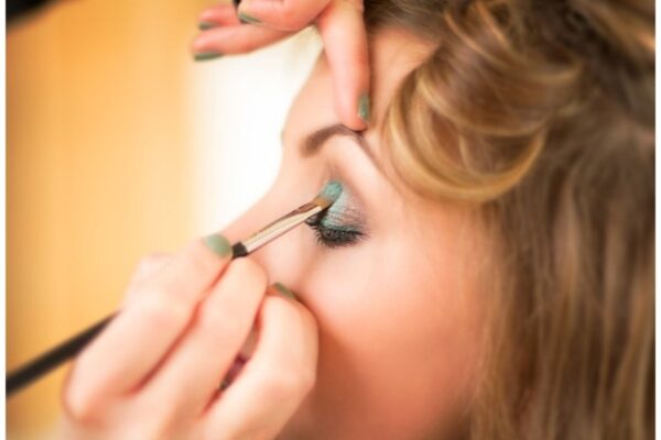Why Do My Eyelashes Hurt – Causes And Solutions