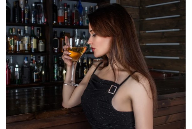 Can I Drink Alcohol After Botox – Is It Safe?